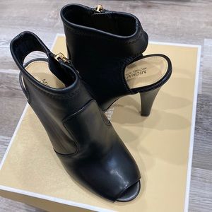 ❤️‍🔥Michael Kors Selina Black Leather Peep Toe Bootie